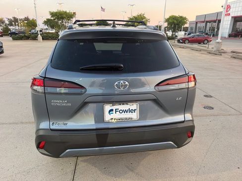 Used 2026 Toyota Corolla Cross LE FWD image 4