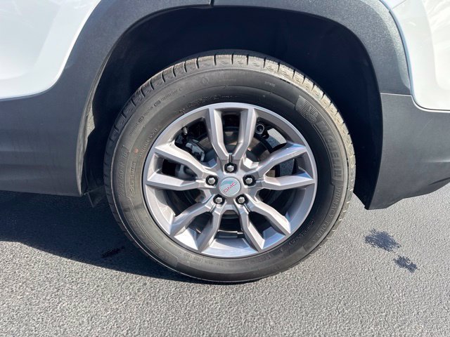 Used 2024 GMC Terrain SLT FWD image 25
