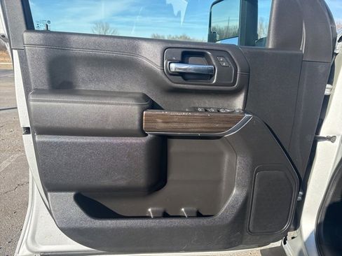 Used 2022 Chevrolet Silverado 2500 LT w/ Convenience Package image 11