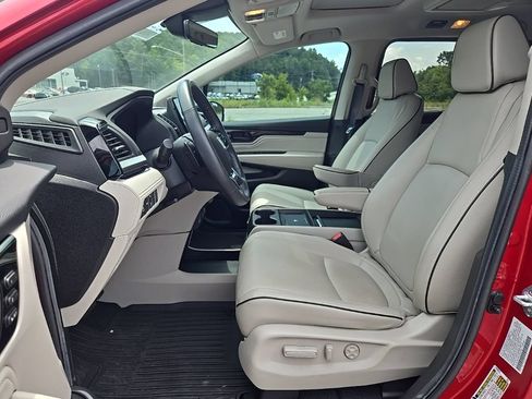 Used 2025 Honda Odyssey Touring image 16