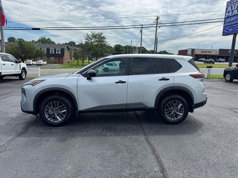 Used 2024 Nissan Rogue S AWD/4WD image 2