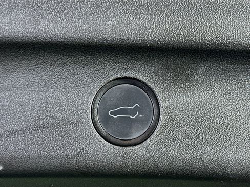 Used 2022 Tesla Model Y Long Range AWD/4WD image 27