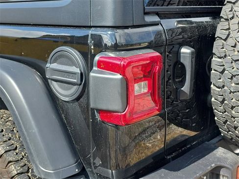 Certified 2025 Jeep Wrangler Unlimited Rubicon image 32