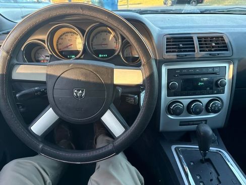 Used 2010 Dodge Challenger SE image 10