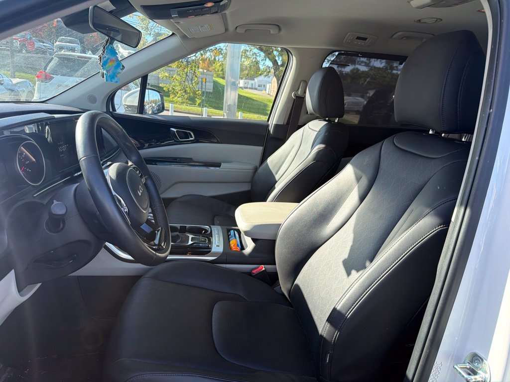 Used 2024 Kia Carnival EX FWD image 8