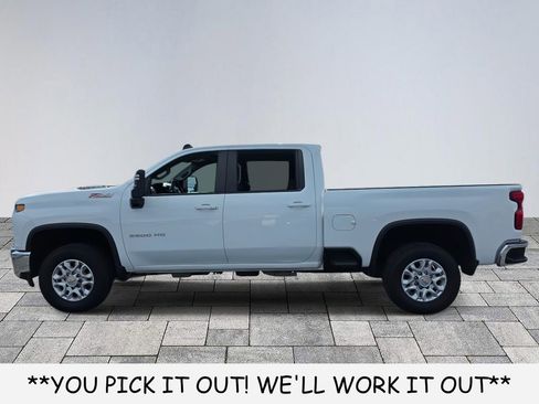 Used 2023 Chevrolet Silverado 2500 LT w/ Convenience Package AWD/4WD image 4