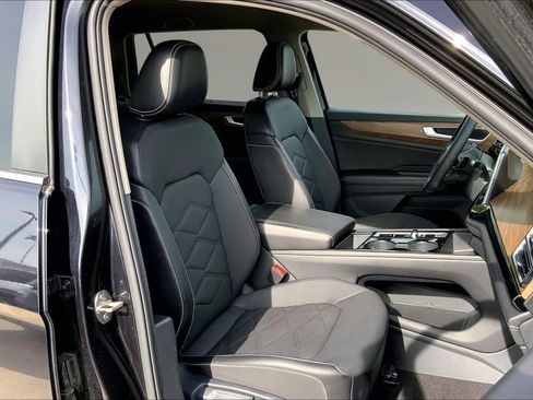 Used 2024 Volkswagen Atlas SE FWD image 7
