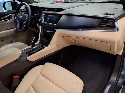 Used 2019 Cadillac XT5 FWD image 9