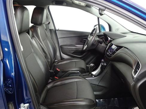 Used 2020 Chevrolet Trax LT w/ LT Convenience Package FWD image 13