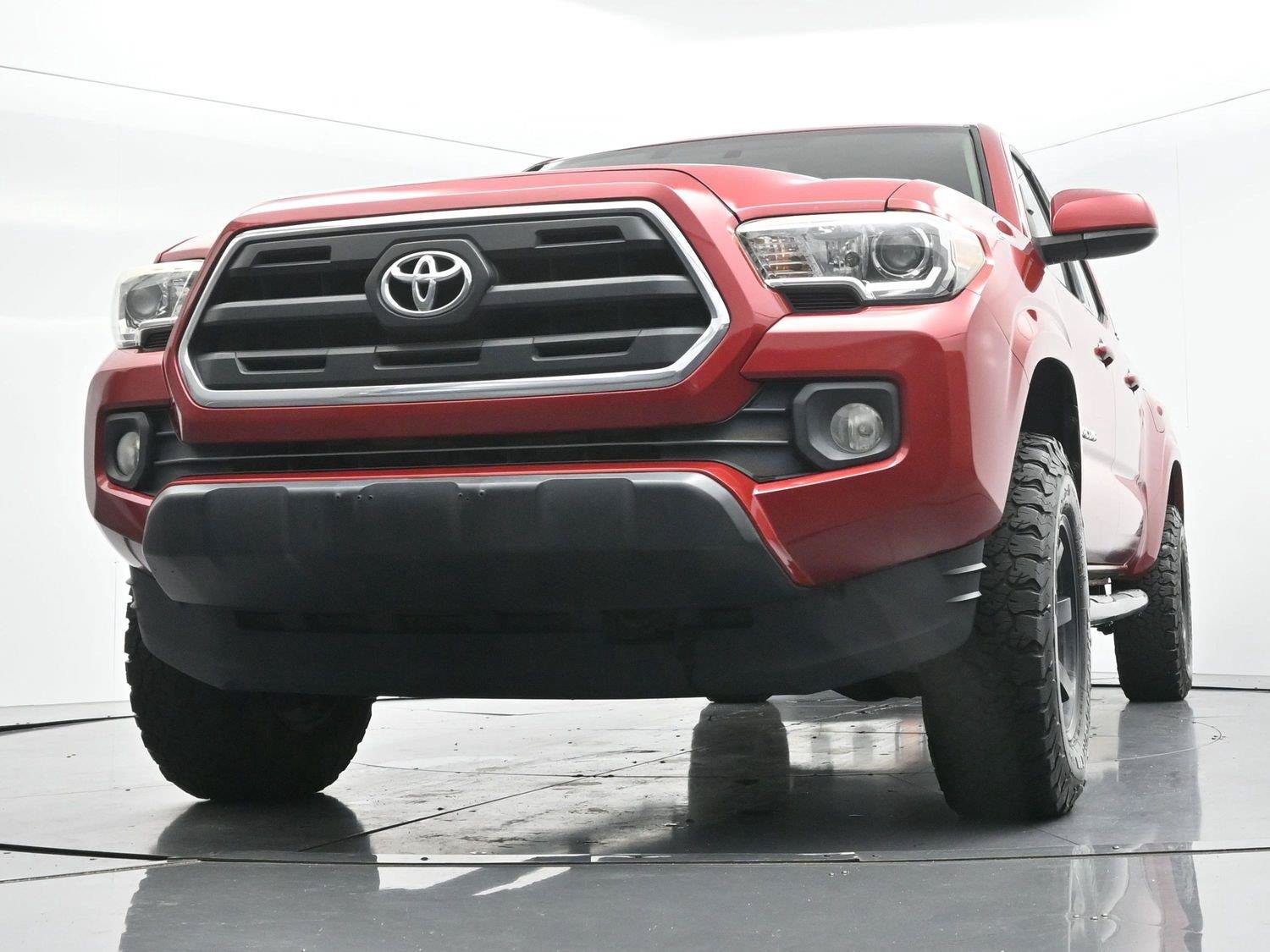 Used 2016 Toyota Tacoma SR5 w/ Towing Package RWD image 40