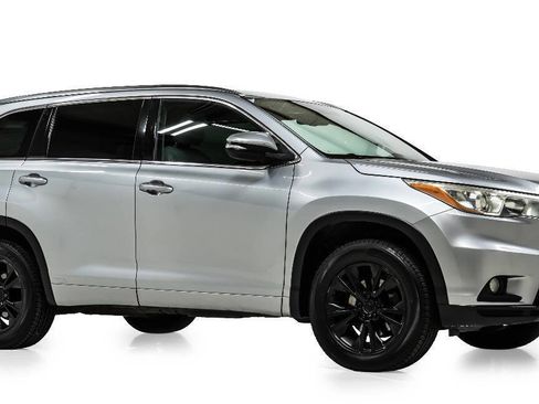 Used 2016 Toyota Highlander XLE image 1