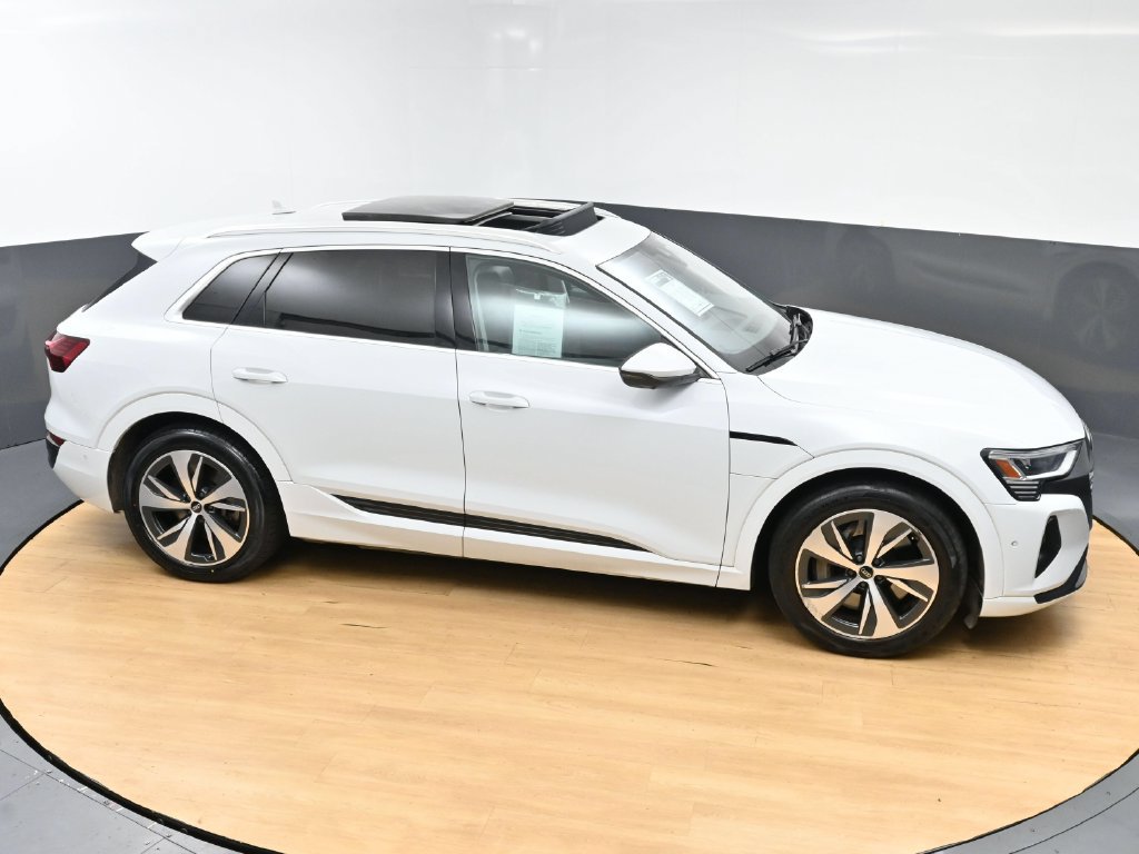 Used 2024 Audi Q8 e-tron Premium Plus w/ Premium Plus Package AWD/4WD image 48
