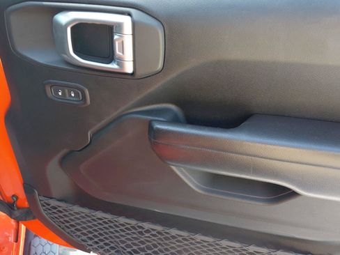 Used 2019 Jeep Wrangler Sport AWD/4WD image 13