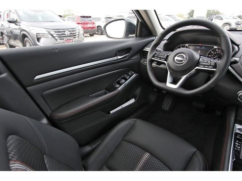 New 2025 Nissan Altima 2.5 SR image 6