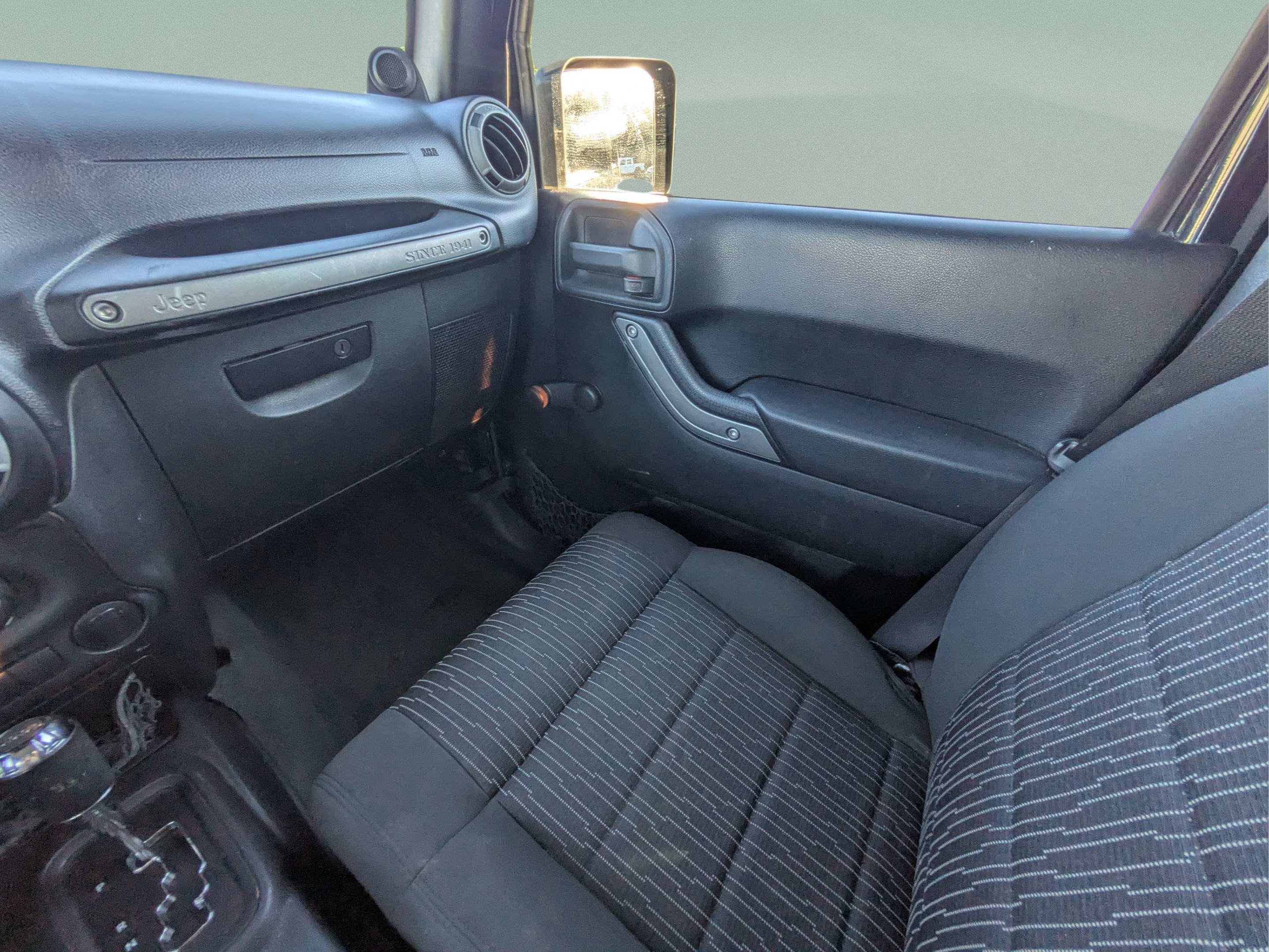 Used 2012 Jeep Wrangler Unlimited Sport w/ Connectivity Group AWD/4WD image 15