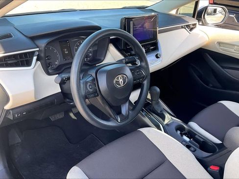 Used 2025 Toyota Corolla LE FWD image 17
