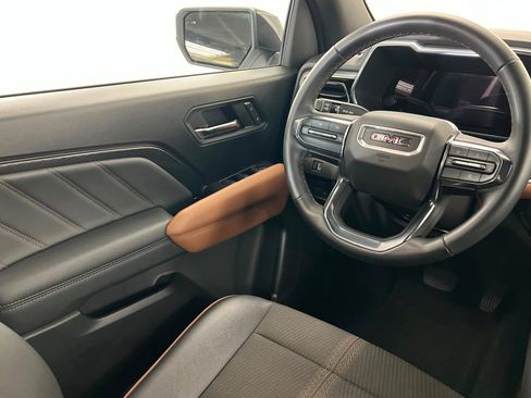 Used 2024 GMC Canyon AT4 w/ Technology Package image 12