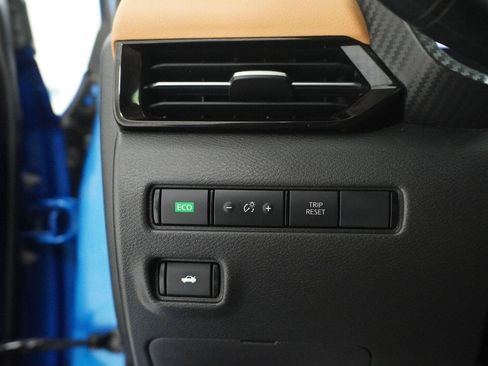 Used 2020 Nissan Sentra SV w/ SV Premium Package FWD image 13
