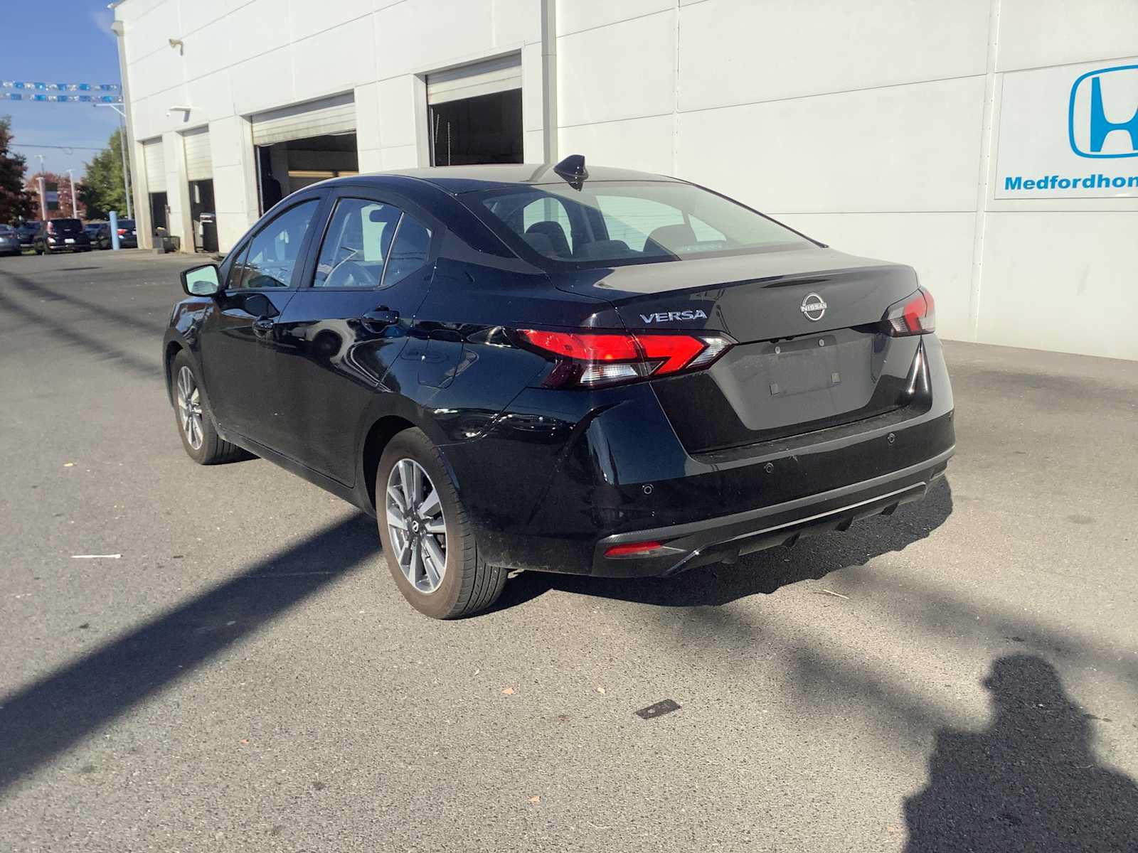 Used 2025 Nissan Versa SV FWD image 3