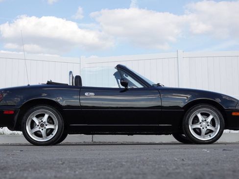 Used 1996 MAZDA MX-5 Miata RWD image 47