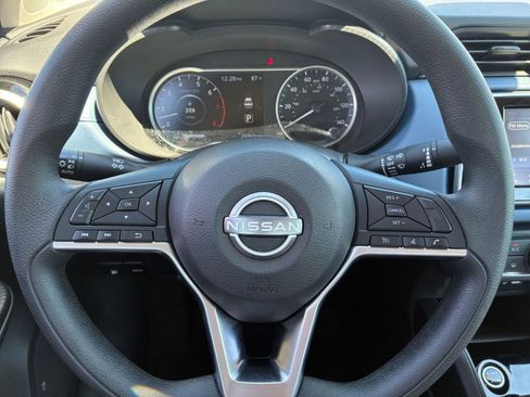 Used 2025 Nissan Versa SV image 25