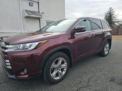 Used 2017 Toyota Highlander Limited image 3