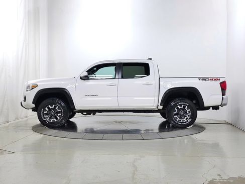 Used 2019 Toyota Tacoma TRD Off-Road AWD/4WD image 4