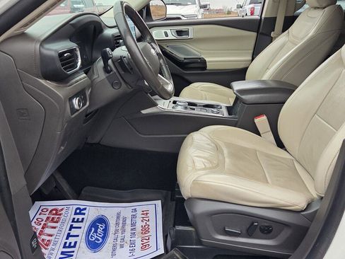 Used 2021 Ford Explorer Platinum w/ Equipment Group 601A image 5