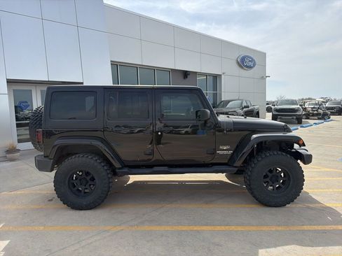 Used 2015 Jeep Wrangler Unlimited Sahara w/ Connectivity Group image 8