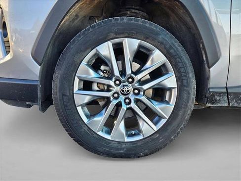 Used 2021 Toyota RAV4 XLE Premium image 25