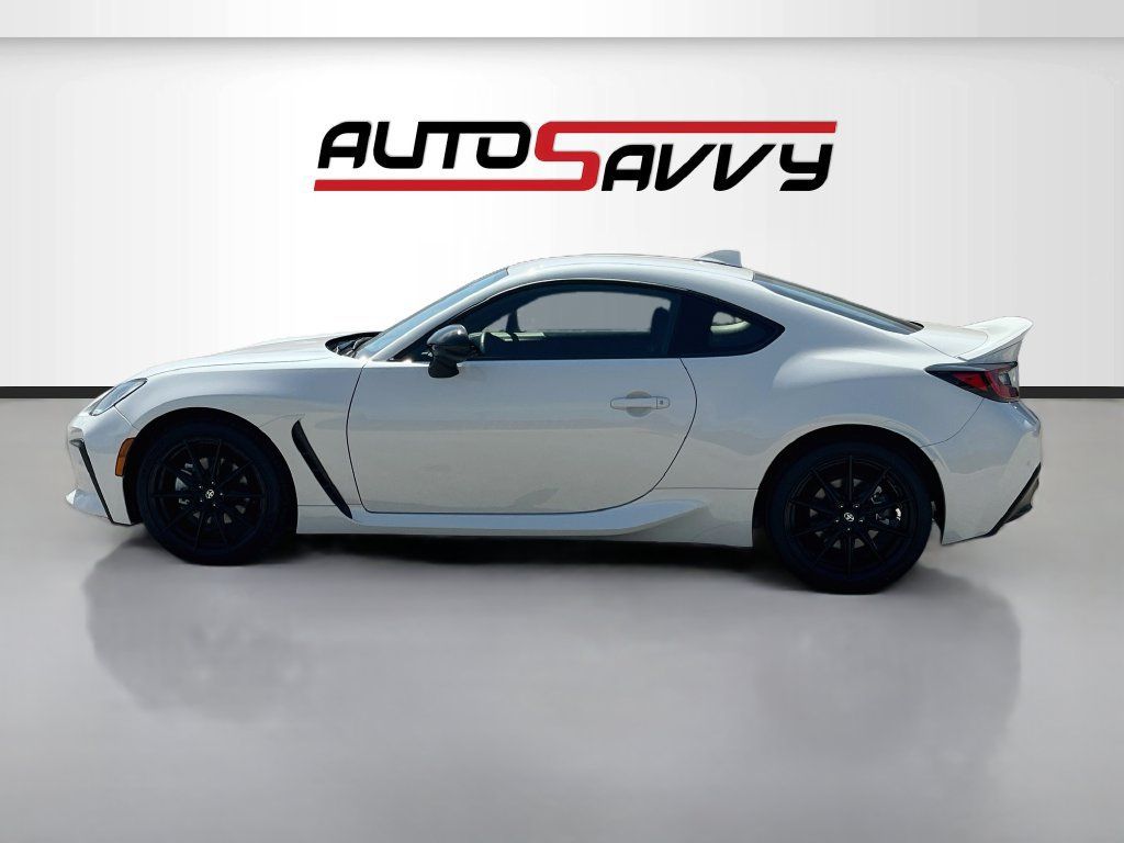 Used 2026 Toyota GR86 Premium w/ ALL Weather Mat Package (TMS) RWD image 4