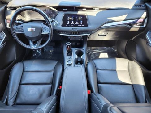 Used 2023 Cadillac XT4 Luxury w/ Cold Weather Package AWD/4WD image 10