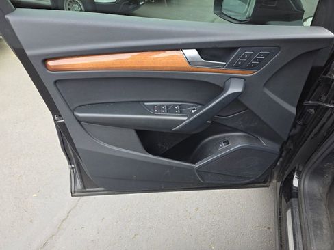 Used 2023 Audi Q5 2.0T Premium w/ Convenience Package image 10