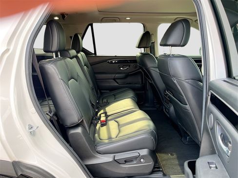 Used 2024 Honda Pilot Touring image 29