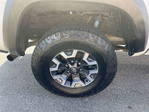 Used 2020 Toyota Tacoma TRD Off-Road image 12