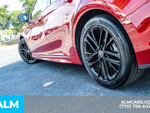 Used 2025 Toyota Camry SE image 14