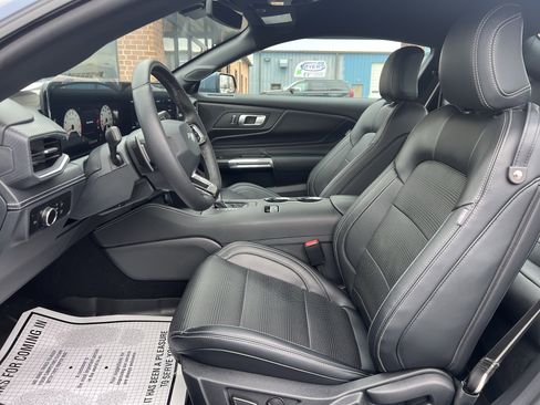 Used 2025 Ford Mustang GT Premium image 14