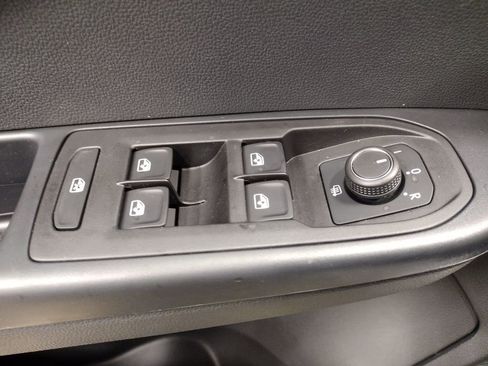 New 2025 Volkswagen Taos SEL image 18