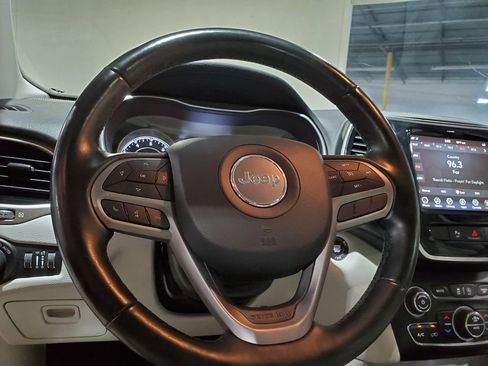 Used 2020 Jeep Cherokee Limited w/ Luxury Group FWD image 28