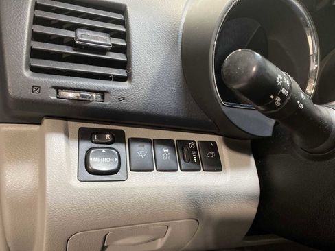 Used 2013 Toyota Highlander SE image 24