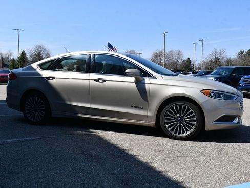 Used 2018 Ford Fusion SE w/ Equipment Group 602A image 8