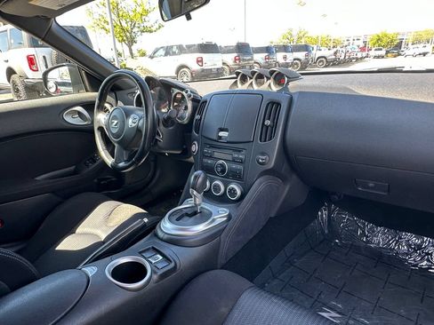 Used 2014 Nissan 370Z Roadster RWD image 15