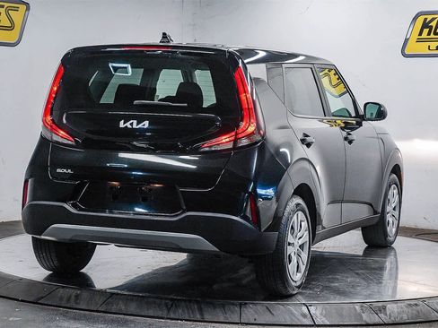 Used 2023 Kia Soul LX image 5