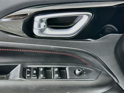 Used 2025 Jeep Compass Trailhawk AWD/4WD image 15