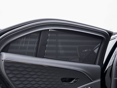 Used 2025 Bentley Flying Spur Plug-In Hybrid image 52