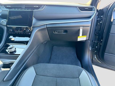 New 2025 Jeep Grand Cherokee L Altitude AWD/4WD image 18