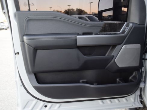 Used 2025 Ford F250 Lariat w/ FX4 Off-Road Package image 19