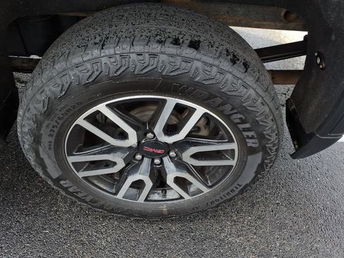 Used 2019 GMC Sierra 1500 AT4 w/ AT4 Premium Package image 6