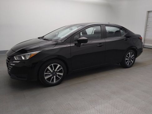 Used 2024 Nissan Versa SV image 2