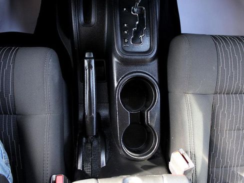 Used 2012 Jeep Wrangler Rubicon image 23